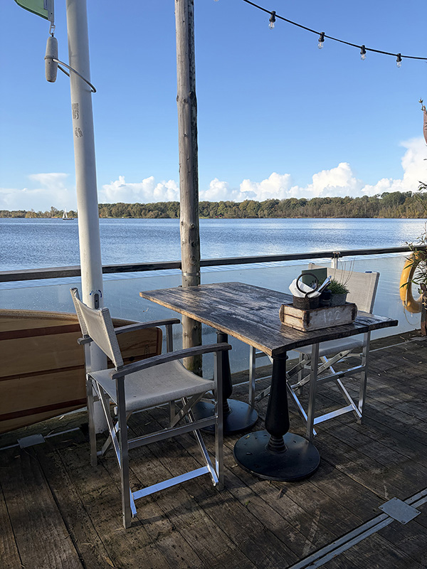 floating foodbar