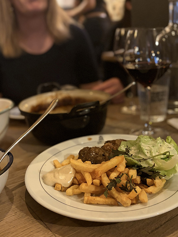 stoofvlees met frietjes en appelmoes